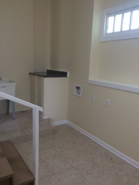 Building Photo - 564 Cotton St