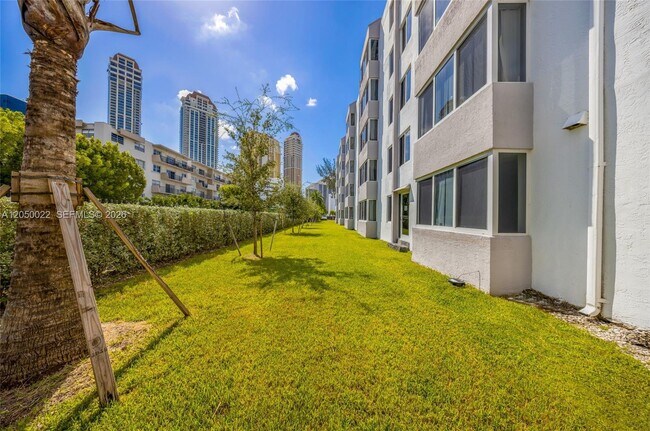 Building Photo - 250 180th Dr