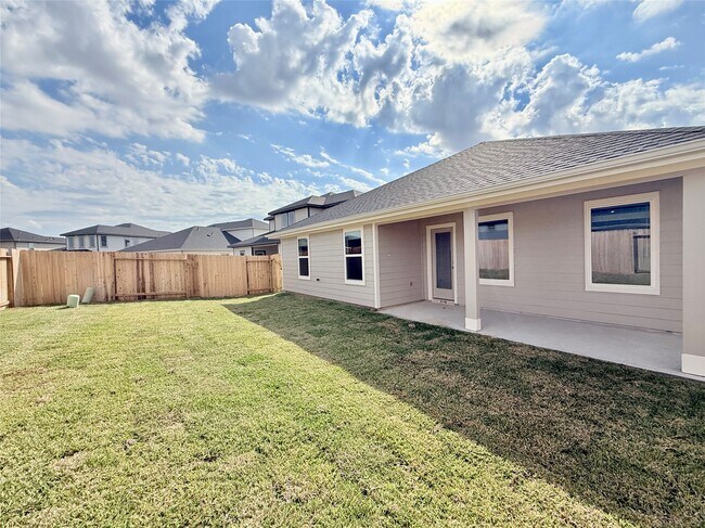 Building Photo - 30714 Wicklow Gdns Dr