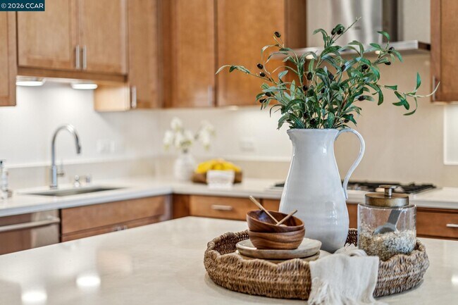 Building Photo - 1756 Cole Ave