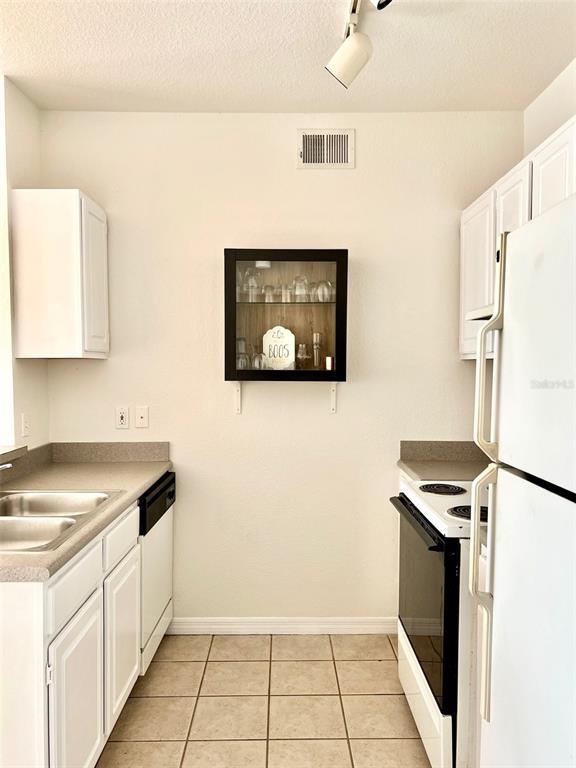 Building Photo - 8820 Dunes Ct