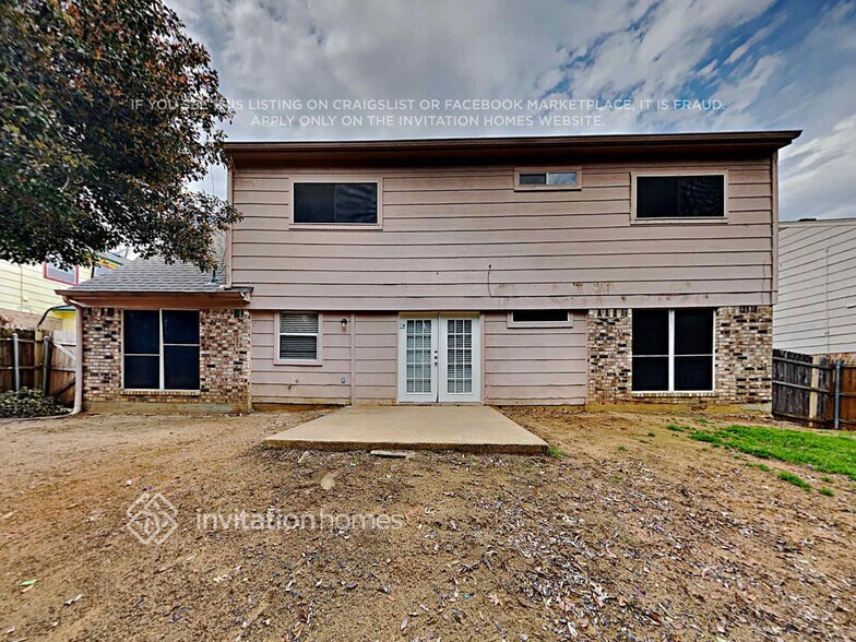 Building Photo - 1702 Pleasant Trail