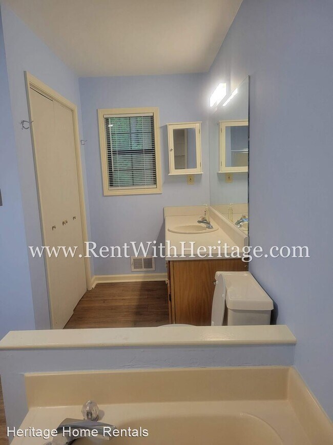 Building Photo - 4 br, 2 bath House - 4033 Balmoral Court