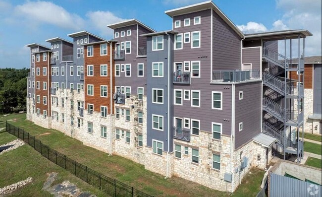 Primary Photo - 3300 Oak Creek Dr