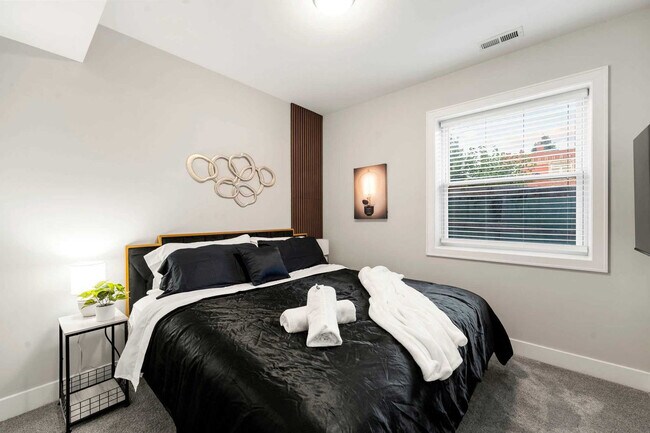 Building Photo - 2207 W 18th St