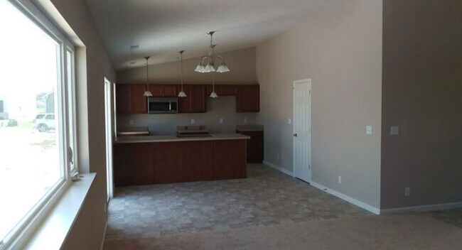 Building Photo - 2111 Rutherford Dr