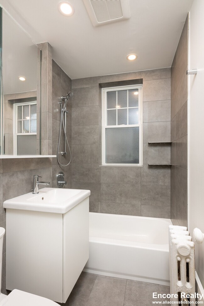 Building Photo - 288 Chestnut Hill Ave