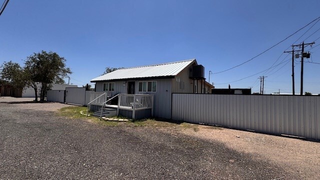 Building Photo - 6015 N Golder Ave