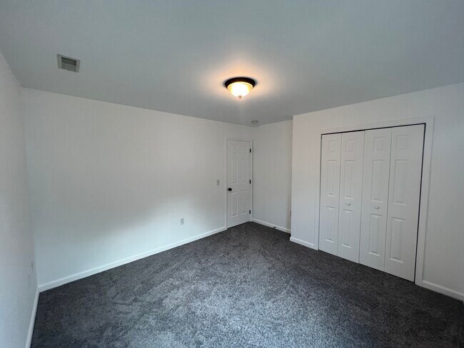 Building Photo - 43 Carlsbad Dr
