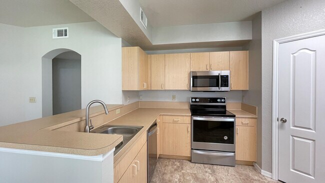 Building Photo - 170 SW Peacock Boulevard 36-104 Port Saint...