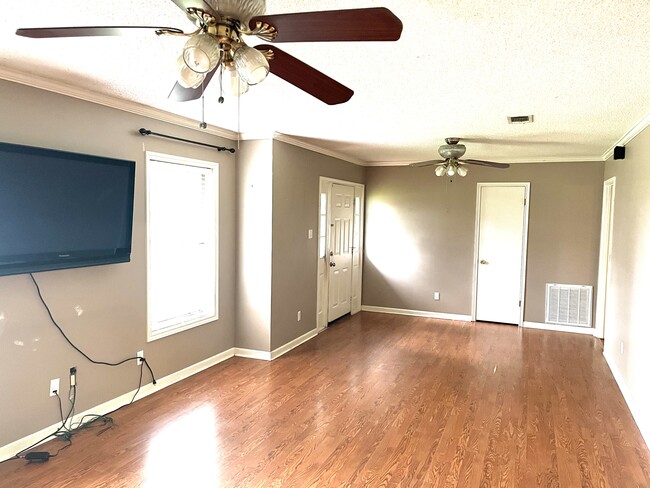 Building Photo - 5808 Hiawatha Dr