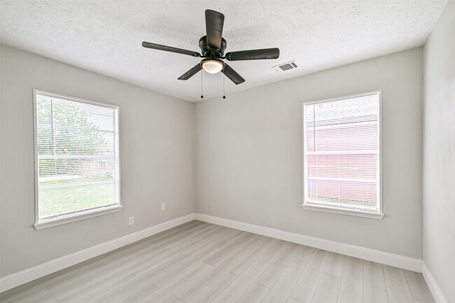 Building Photo - 5007 Northridge Dr