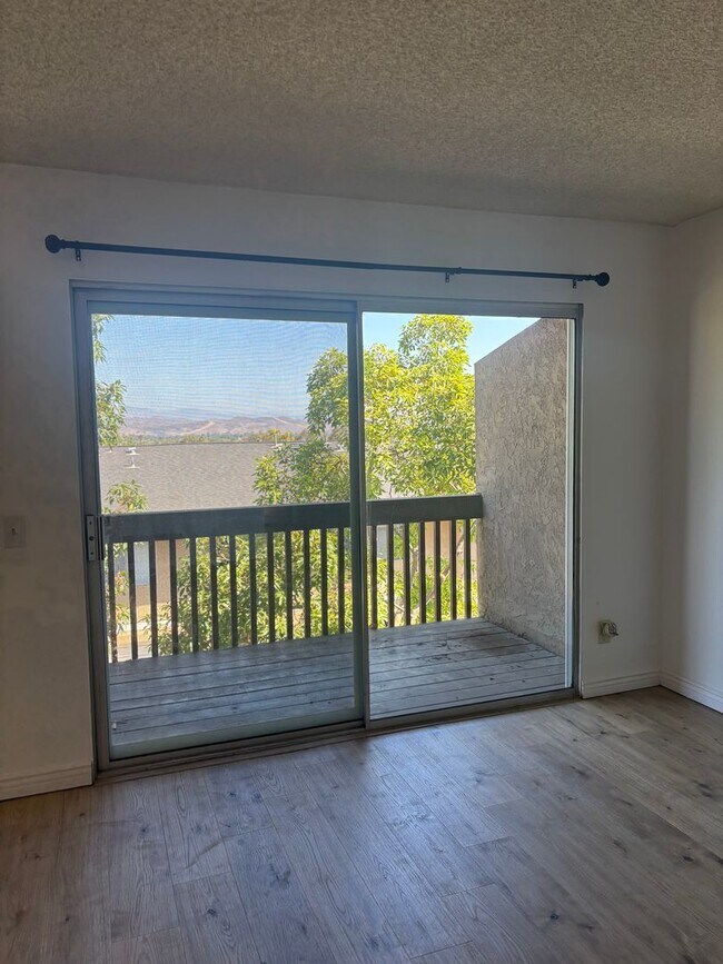 Building Photo - 2bd/2ba Upper Unit In Quail Ridge!!