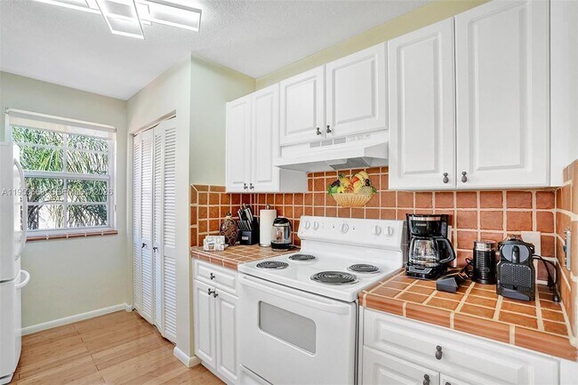 Building Photo - 19877 E Country Club Dr