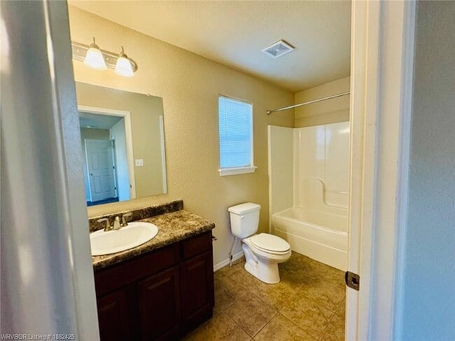 Building Photo - 6601 Huntington Ct