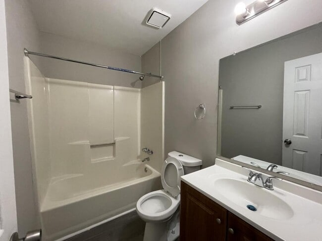 Building Photo - 2000 Patterson Ct