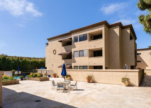 Building Photo - 2420 Torrey Pines Rd