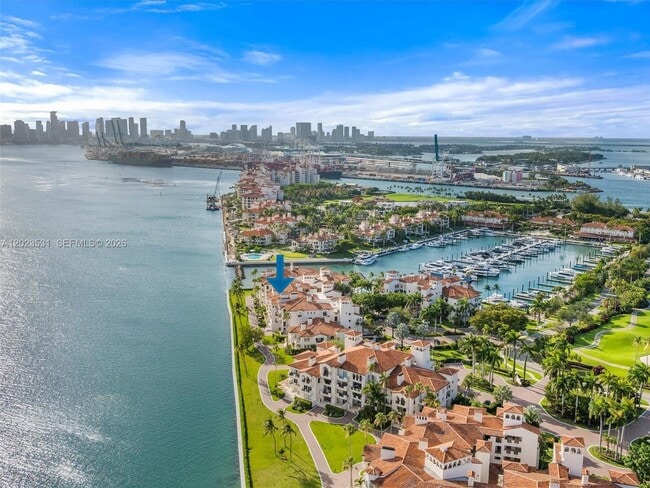 Building Photo - 2425 Fisher Island Dr