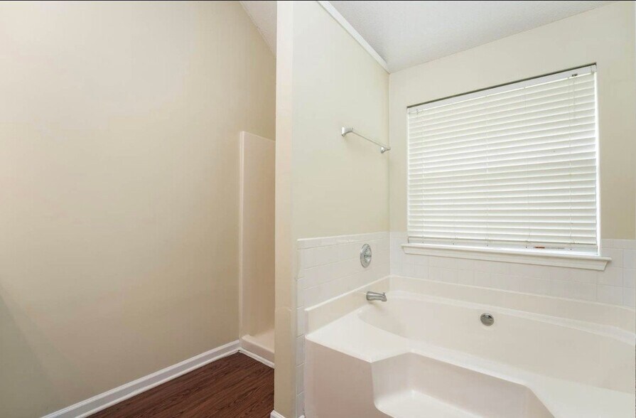 Building Photo - 3473 Cameo Ct