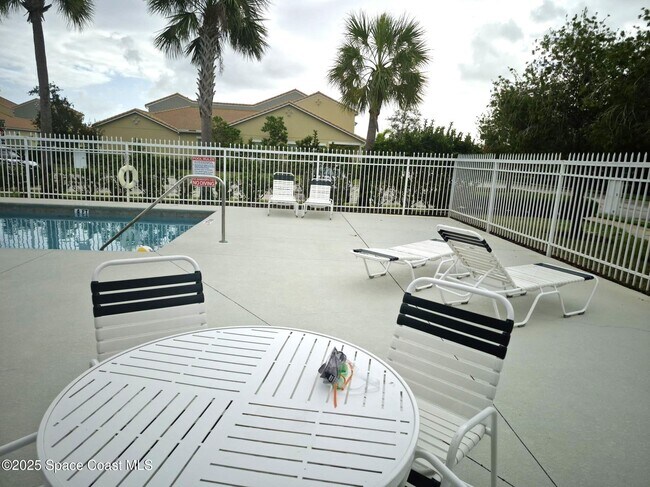 Building Photo - 3325 Sedge Dr