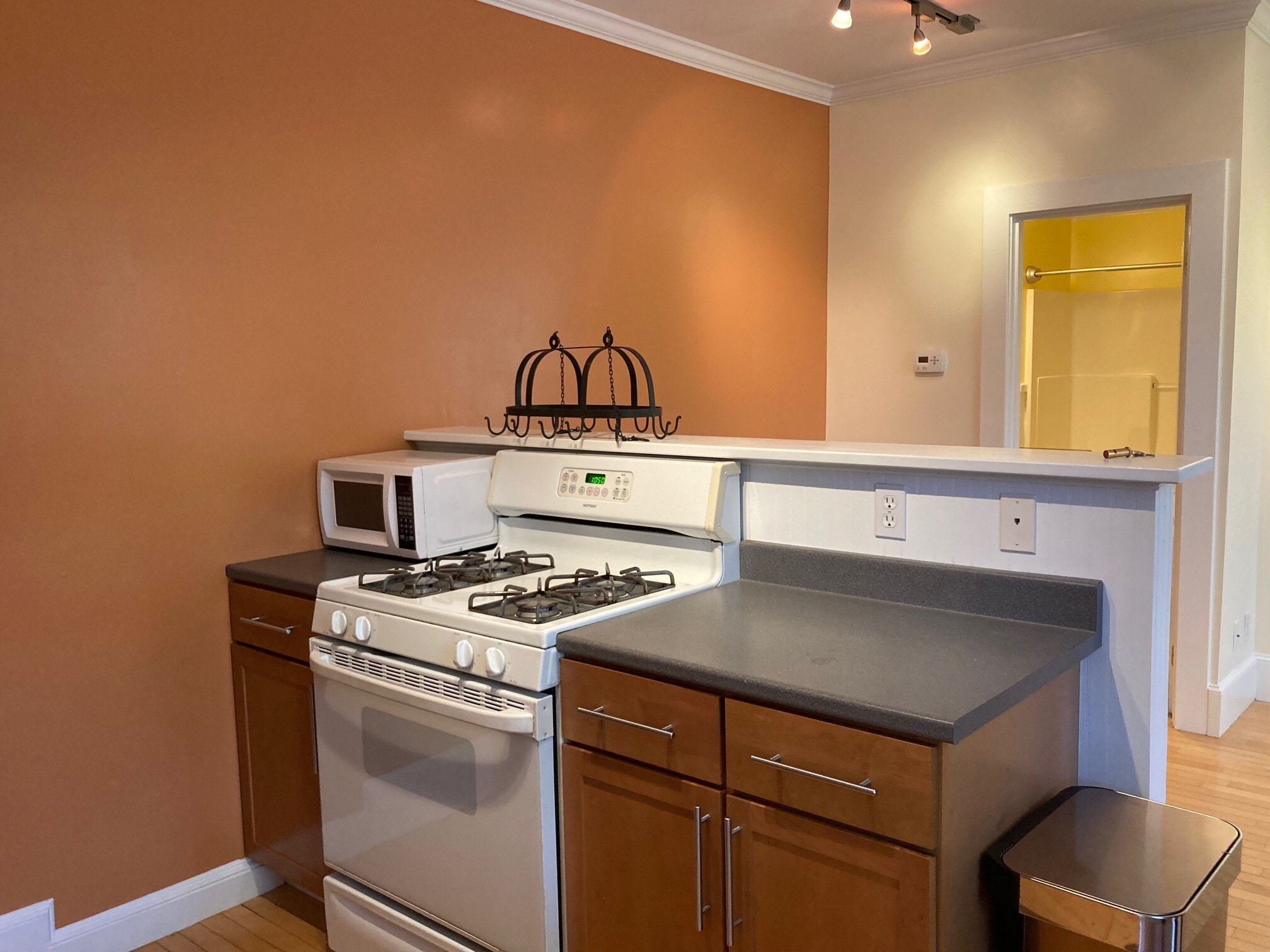 Building Photo - 325 Spring St