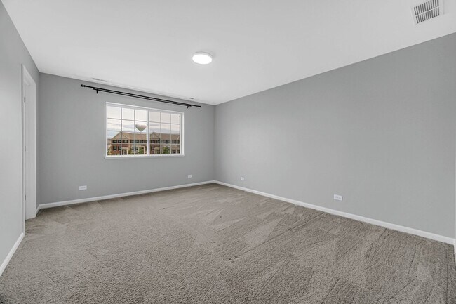 Building Photo - 1537 Kraft Ave