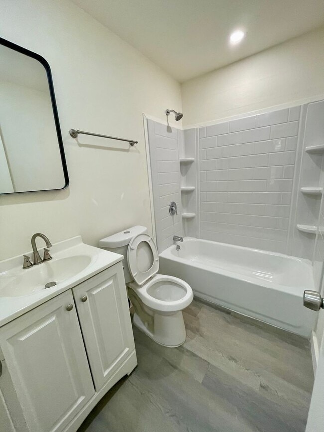 Building Photo - 1529 Providence Rd