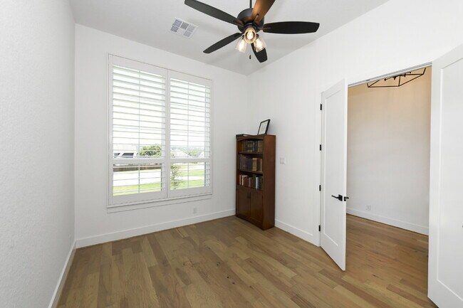 Building Photo - 26643 White Eagle Dr