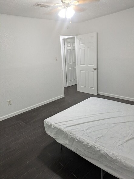 Building Photo - 11127 Sageview Dr