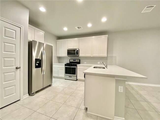 Building Photo - 1701 Yaupon Grove Ln