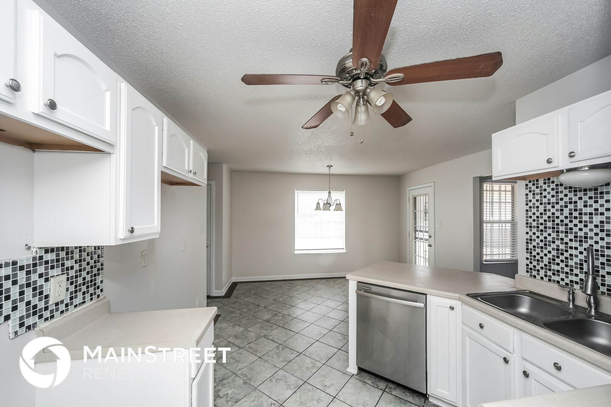 Building Photo - 4560 Cedar Ridge Cove