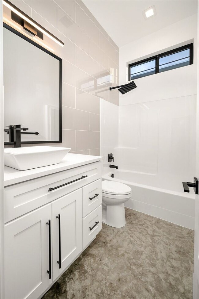 Building Photo - Modern Newly Built 4 Bed, 3 Bath Home!