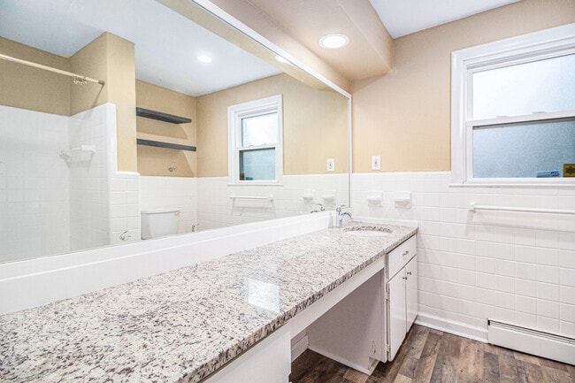 Building Photo - 392 Firwood St