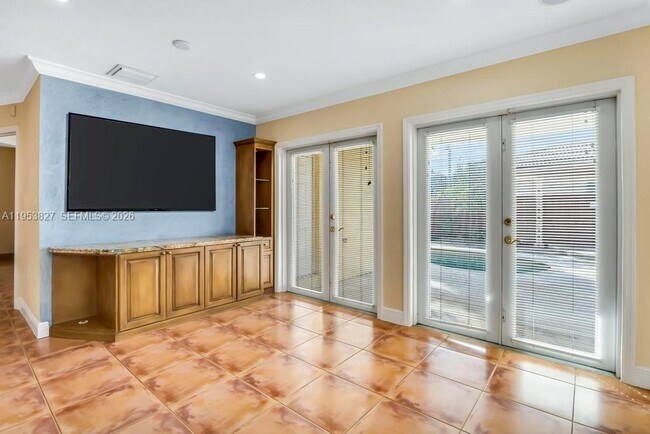 Building Photo - 4370 SW 82nd Ave