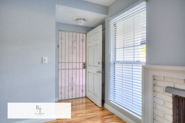 Building Photo - Welcome to Your Stylish Diamond Bar Home!