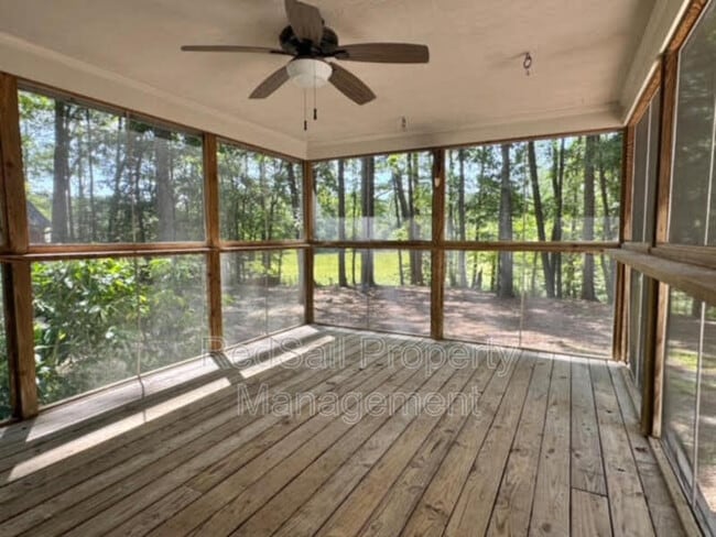 Building Photo - 114 Barclay Crescent