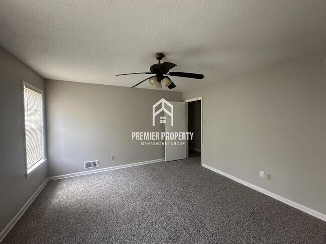 Building Photo - 2777 Chiswood St