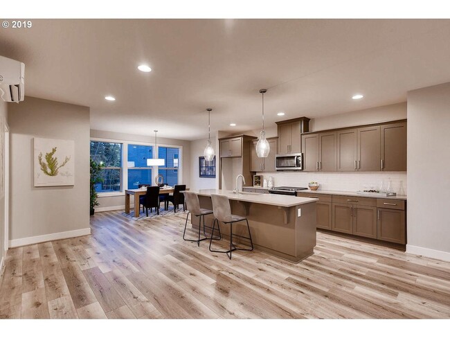 Building Photo - Great newer 3 story Townhouse behind Cooper Mountain elementary