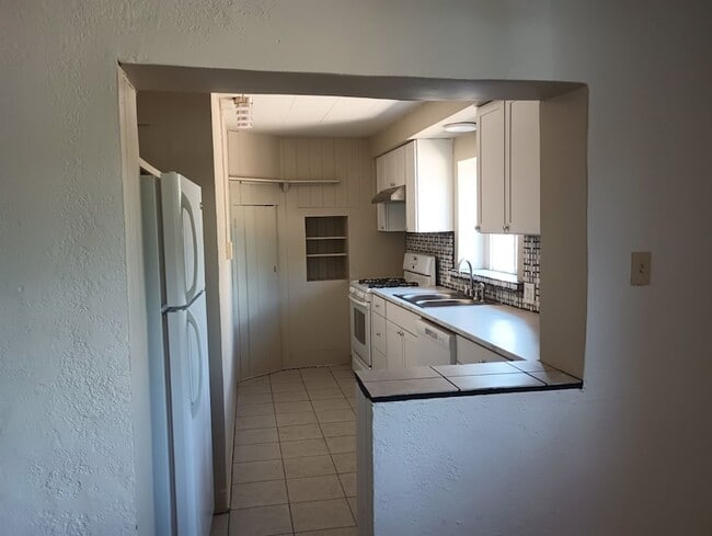 Building Photo - 1203 Agua Fria St