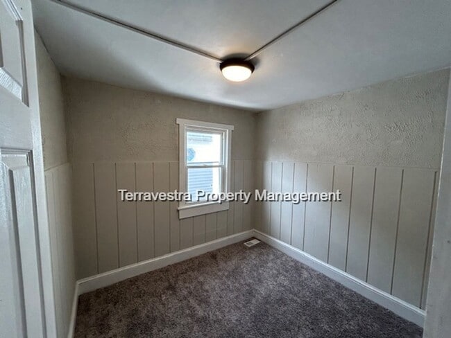 Building Photo - Renovated Millville 4 Bed in Millville. Eligible for $500 Security Deposit.