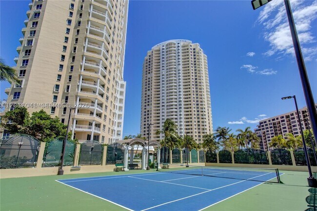 Building Photo - 808 Brickell Key Dr