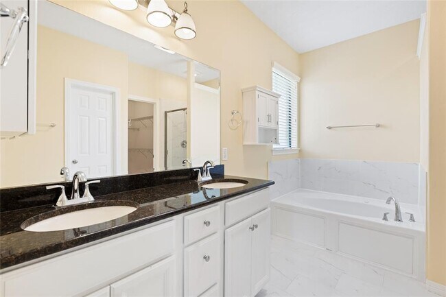 Building Photo - 1240 Pisana