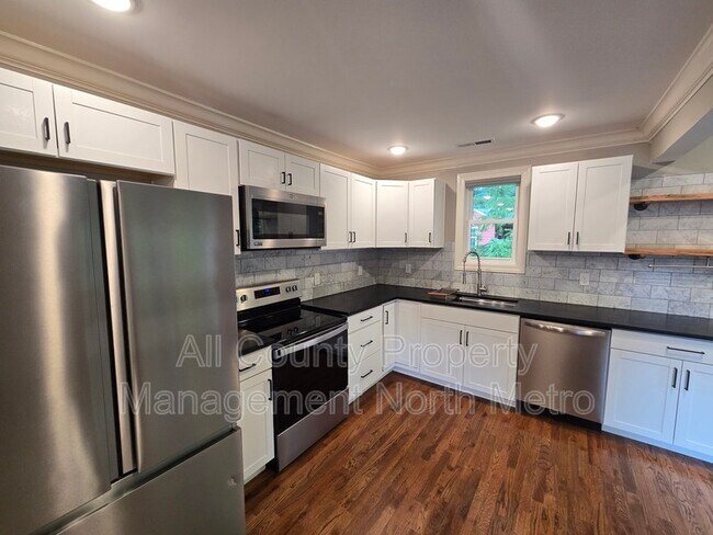 Building Photo - 545 Lakeview Dr
