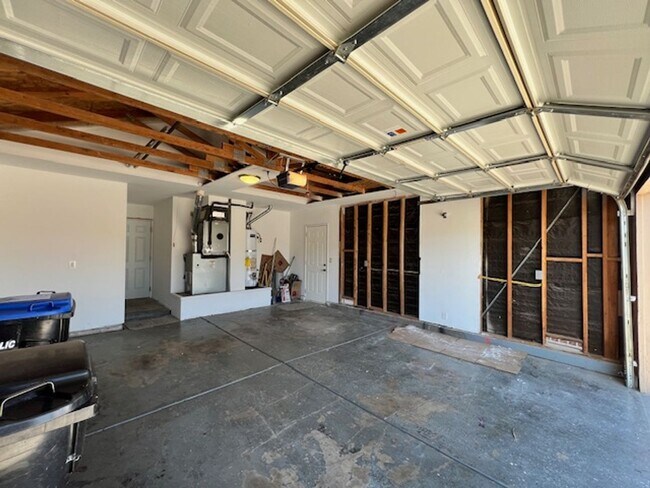 Building Photo - Fabulous 3 bedroom  Home