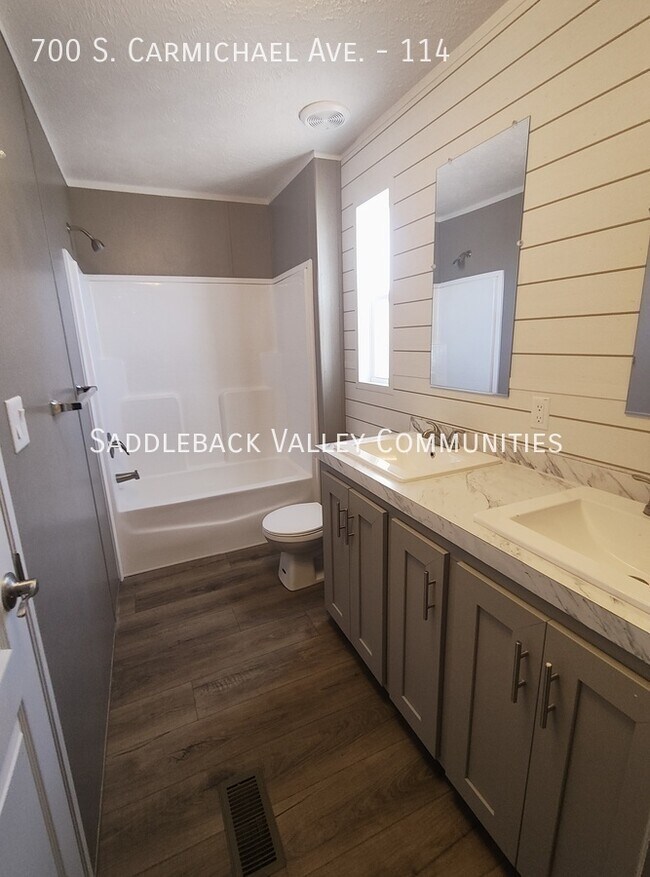 Building Photo - 700 S Carmichael Ave