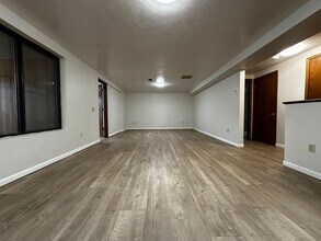 Building Photo - E432 Bay Ln