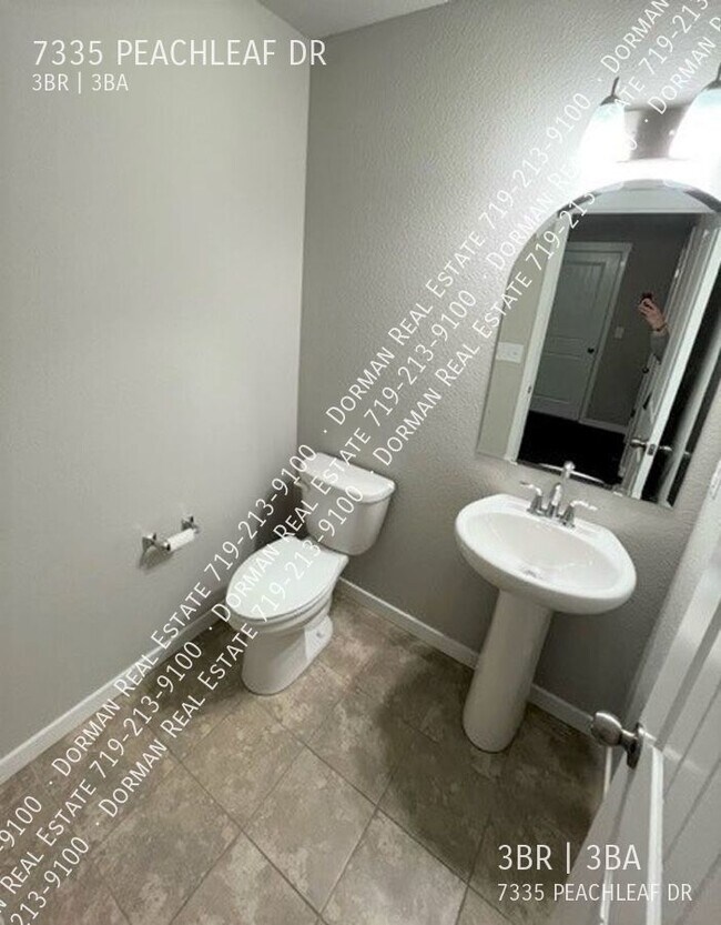 Building Photo - 7335 Peachleaf Dr