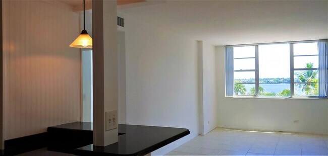 Building Photo - 2800 N Flagler Dr