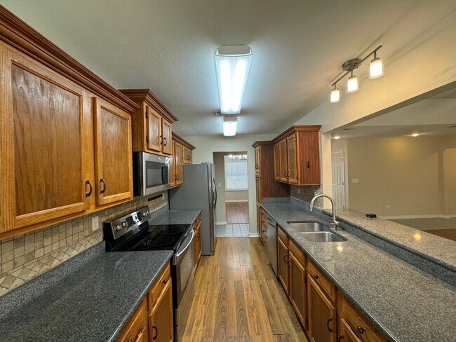 Building Photo - 64 Hampton Cir