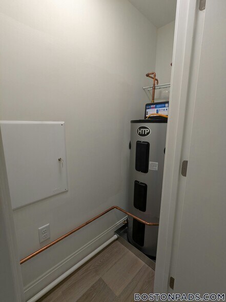 Building Photo - 1079 Commonwealth Ave